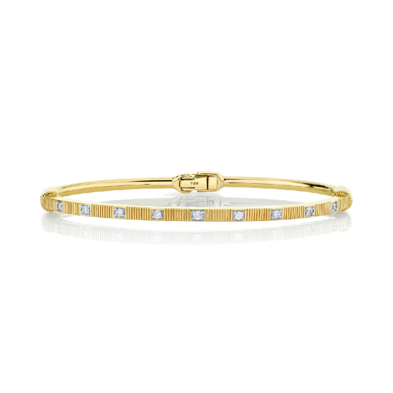 ChristmasBracelets-18k Yellow Gold Strie Bangle